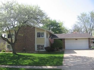 6016 Ridgeway Dr, Woodridge, IL 60517