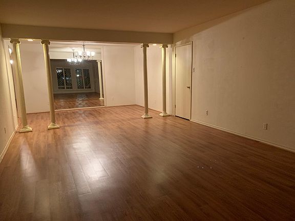 3rd image of 6353 Diamond Head Cir APT A