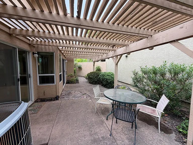 2833 Catalina Dr — Photo 25