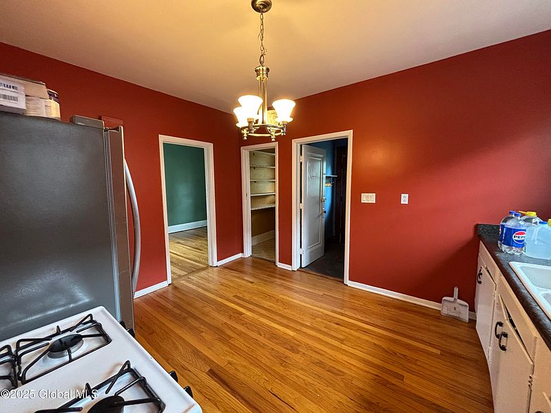 5th image of 22 N Lake Avenue