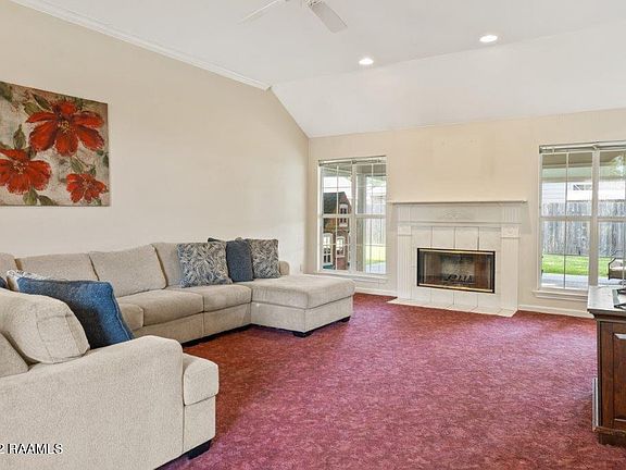 3rd image of 105 Doncaster Cir
