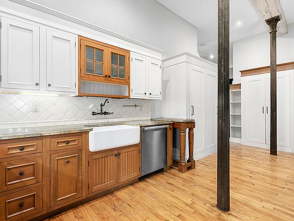 5th image of 454 W 46th St APT 4AN
