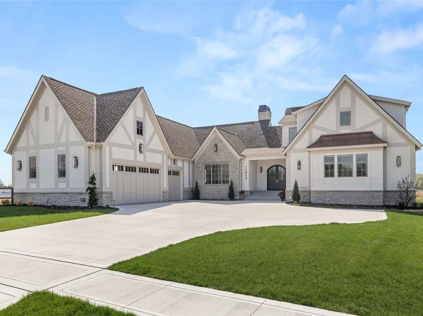 11864 Meadow Springs Dr, Johnston, IA 50131