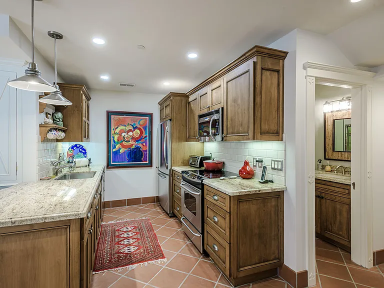 Full kitchen in the lower level
