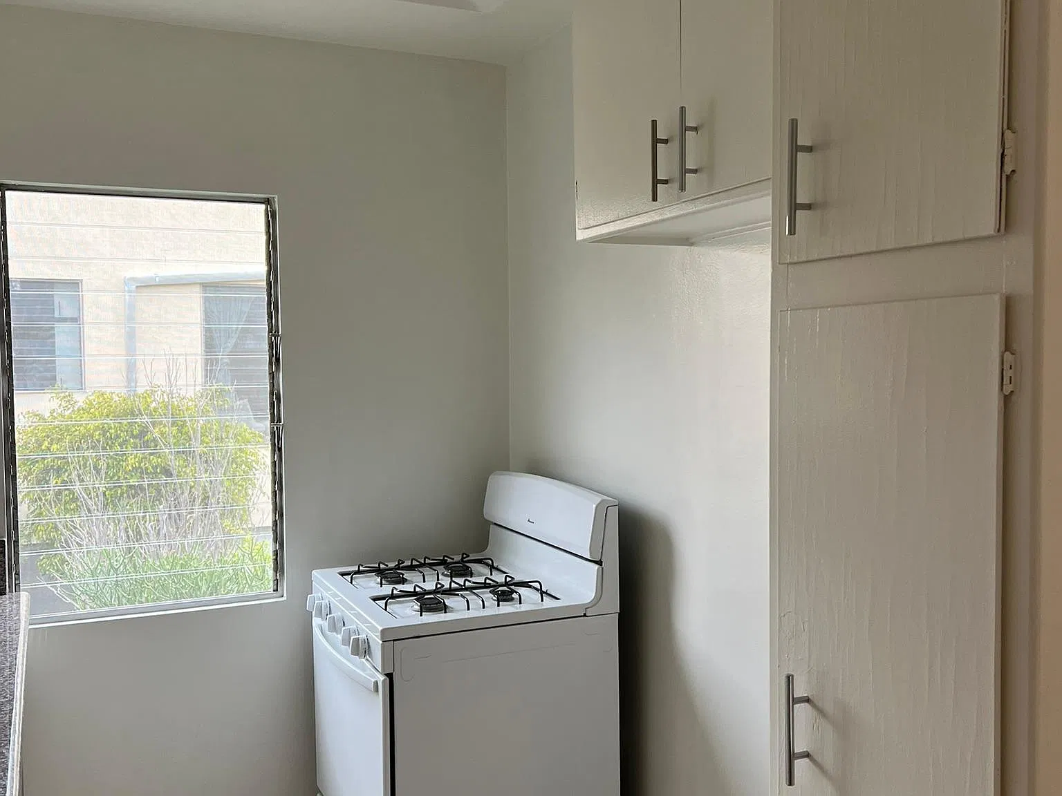 1 bed, 900 sqft, $2,050 — Photo 3