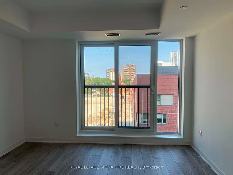 10 Oak St #409 — Photo 1