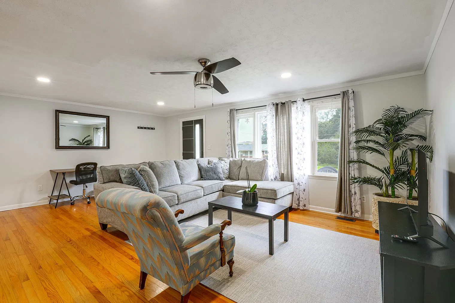 3 bed, 2.0 bath, 1765 sqft, $5,163 — Photo 2