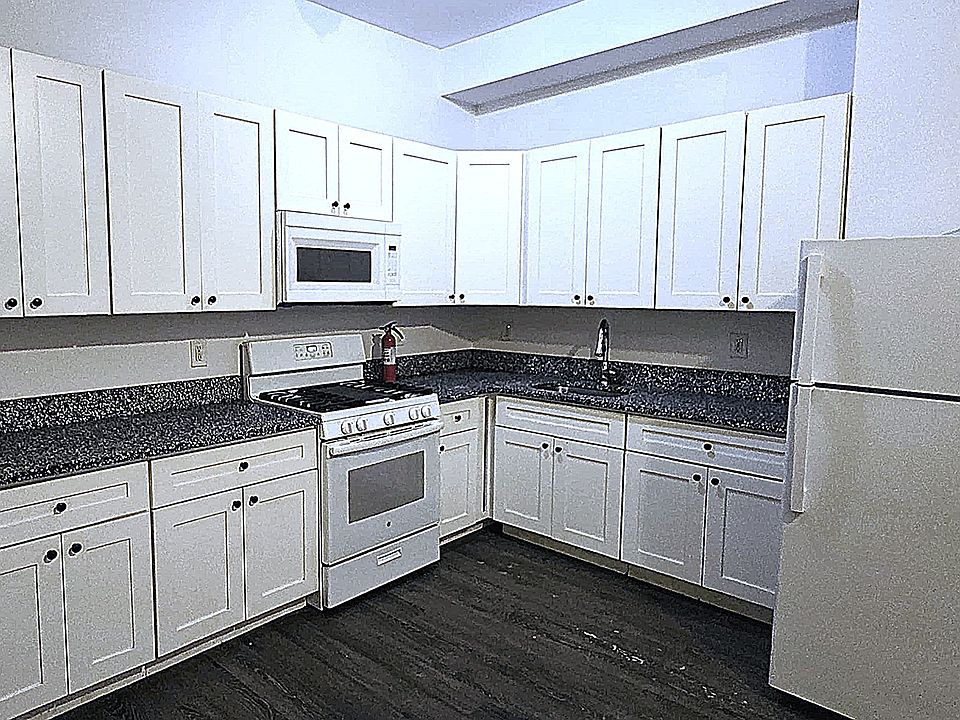 1st image of 442 Saint Marks Pl APT 1