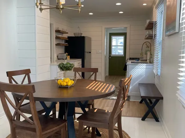 319 Charlotte Ave, Crystal Lake, IL 60014