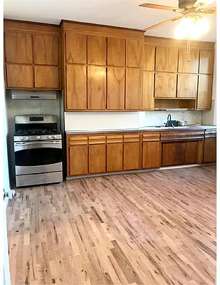 Rented by MCR Realty | media 16