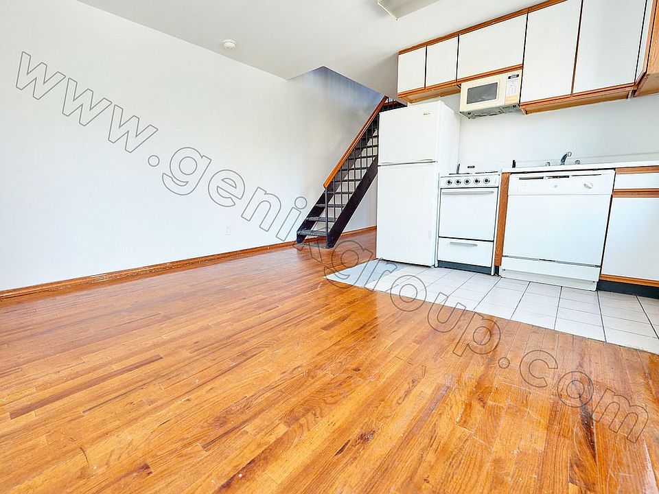 1st image of 29 7th Ave S Frnt 3