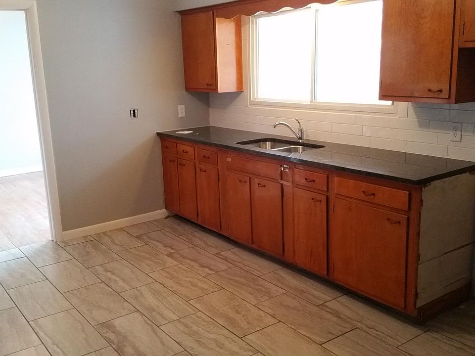 Large Kitchen #1