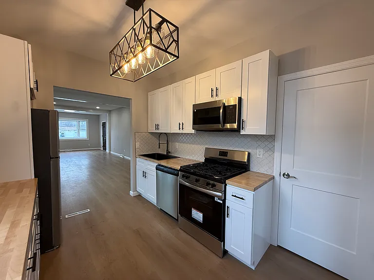 814 Hessian Ave — Photo 5