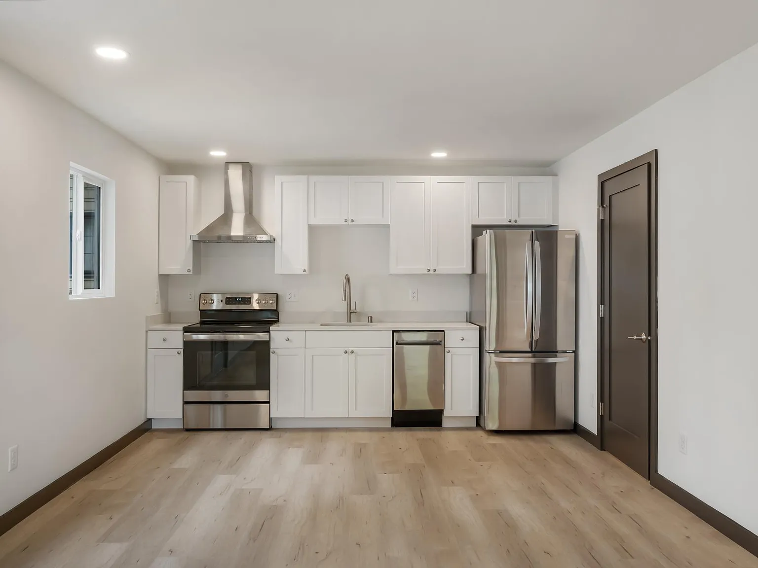 2 bed, 1.5 bath, 1000 sqft, $3,500 — Photo 3