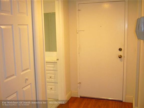 2nd image of 200 Lakeview Dr APT 112