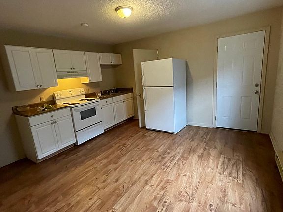 5th image of 54 Diamond Ave #2