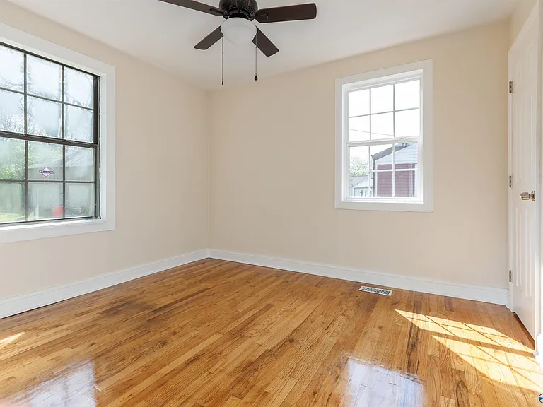 214 Richmond Dr NW — Photo 10