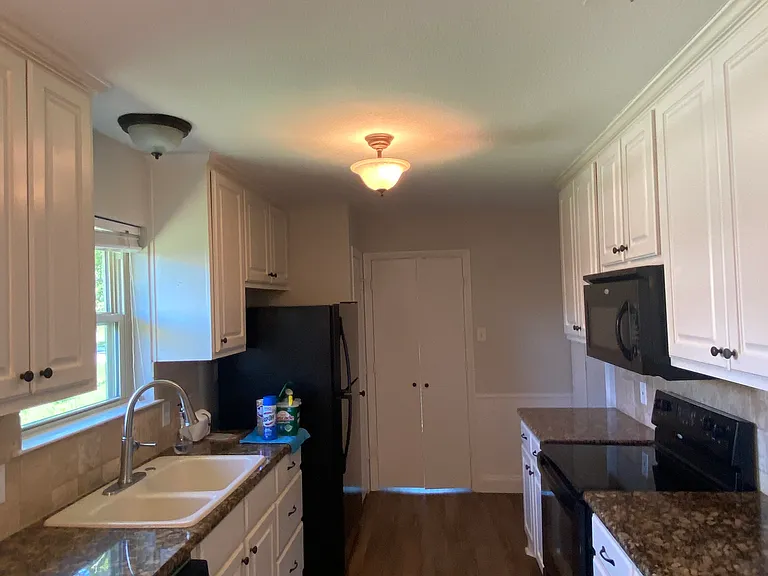 1902 Camellia St — Photo 8