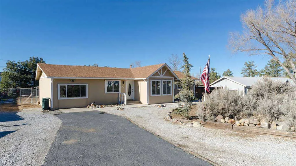 8585 Gate St photo 1