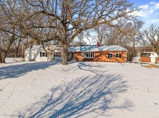 8210 Ridgewood Rd, Rock Island, IL 61201