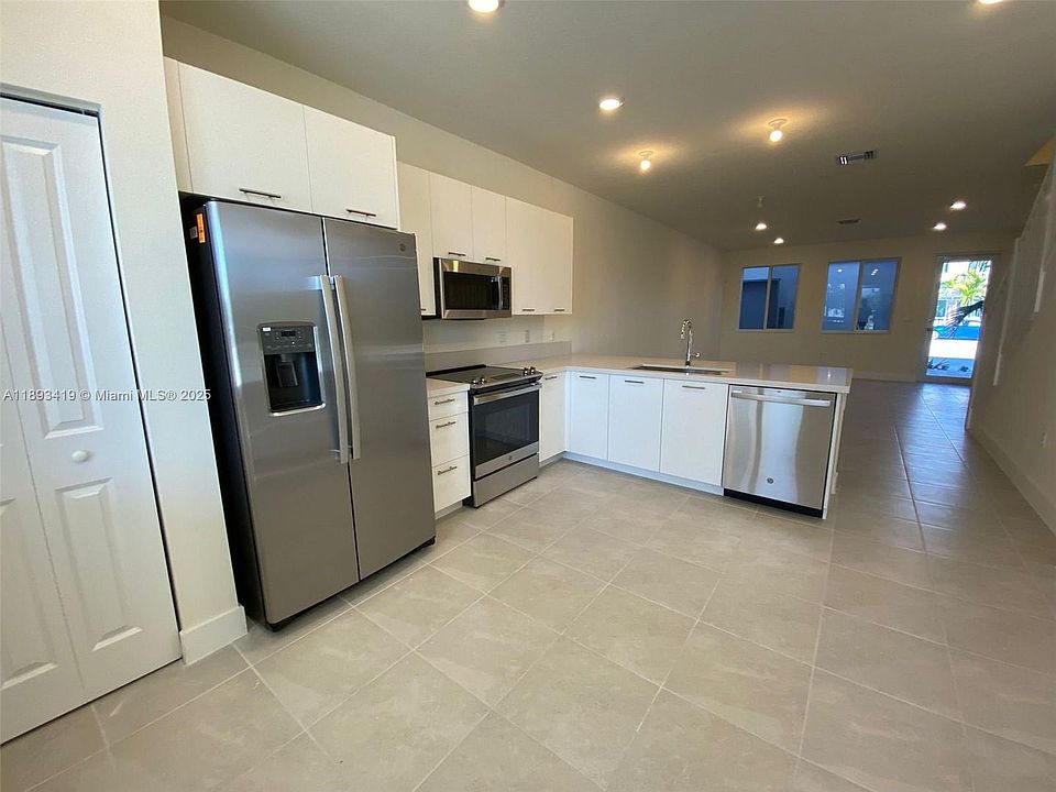1st image of 10250 NW 66th St #103