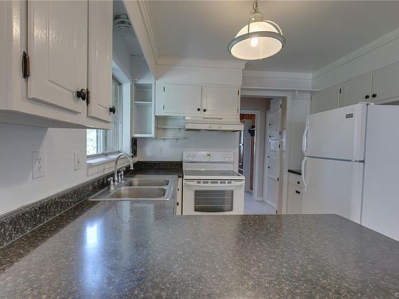 5th image of 8704 Lakefront Dr