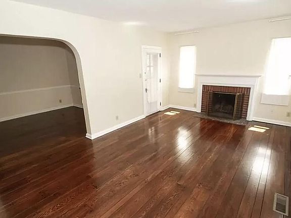 3rd image of 954 Ellison Ave