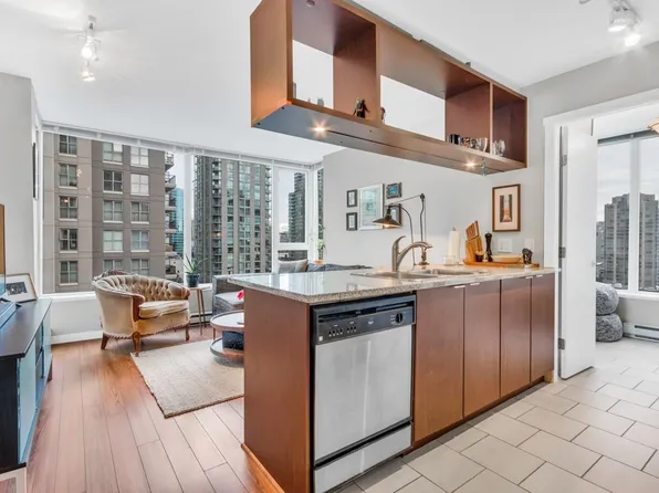 1001 Richards St #1203, Vancouver, BC V6B 1J6