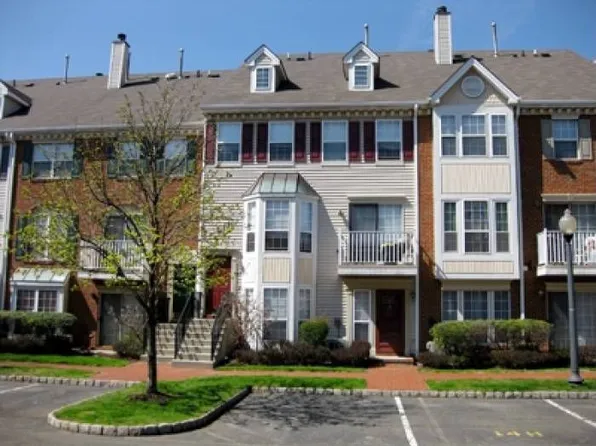 32 Holly St, Jersey City, NJ 07305