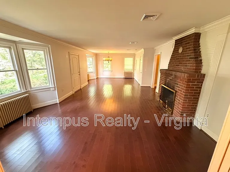 7104 Triad Way — Photo 3