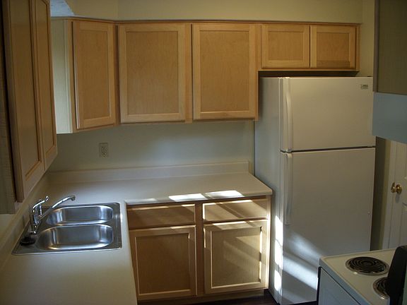 4th image of 3667 Elmore Ct E