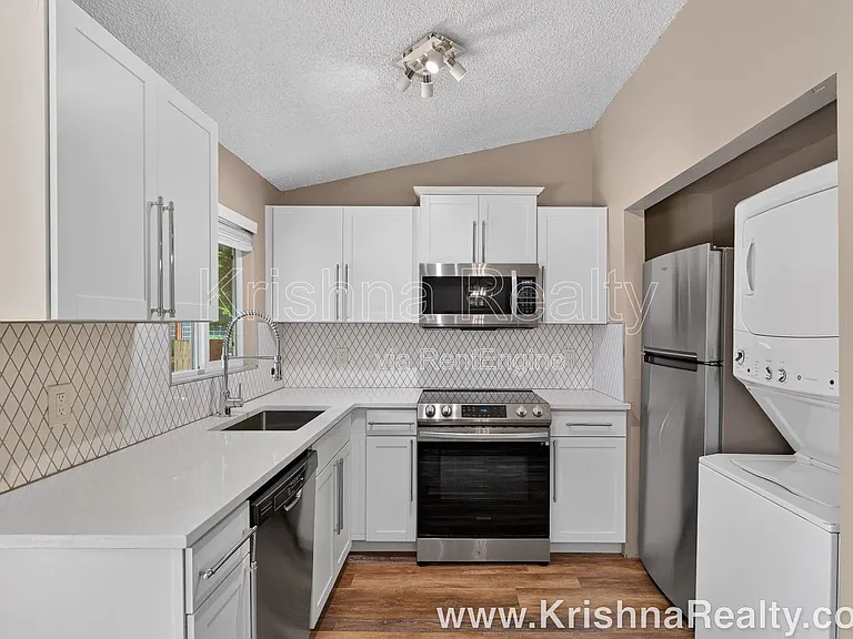 19684 SW 68th Ave — Photo 11