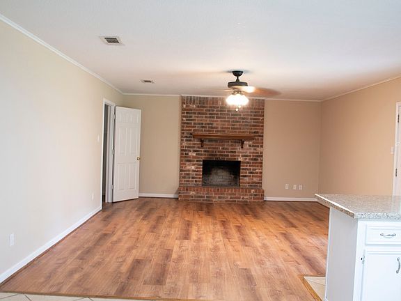2nd image of 1008 Fairway Ln