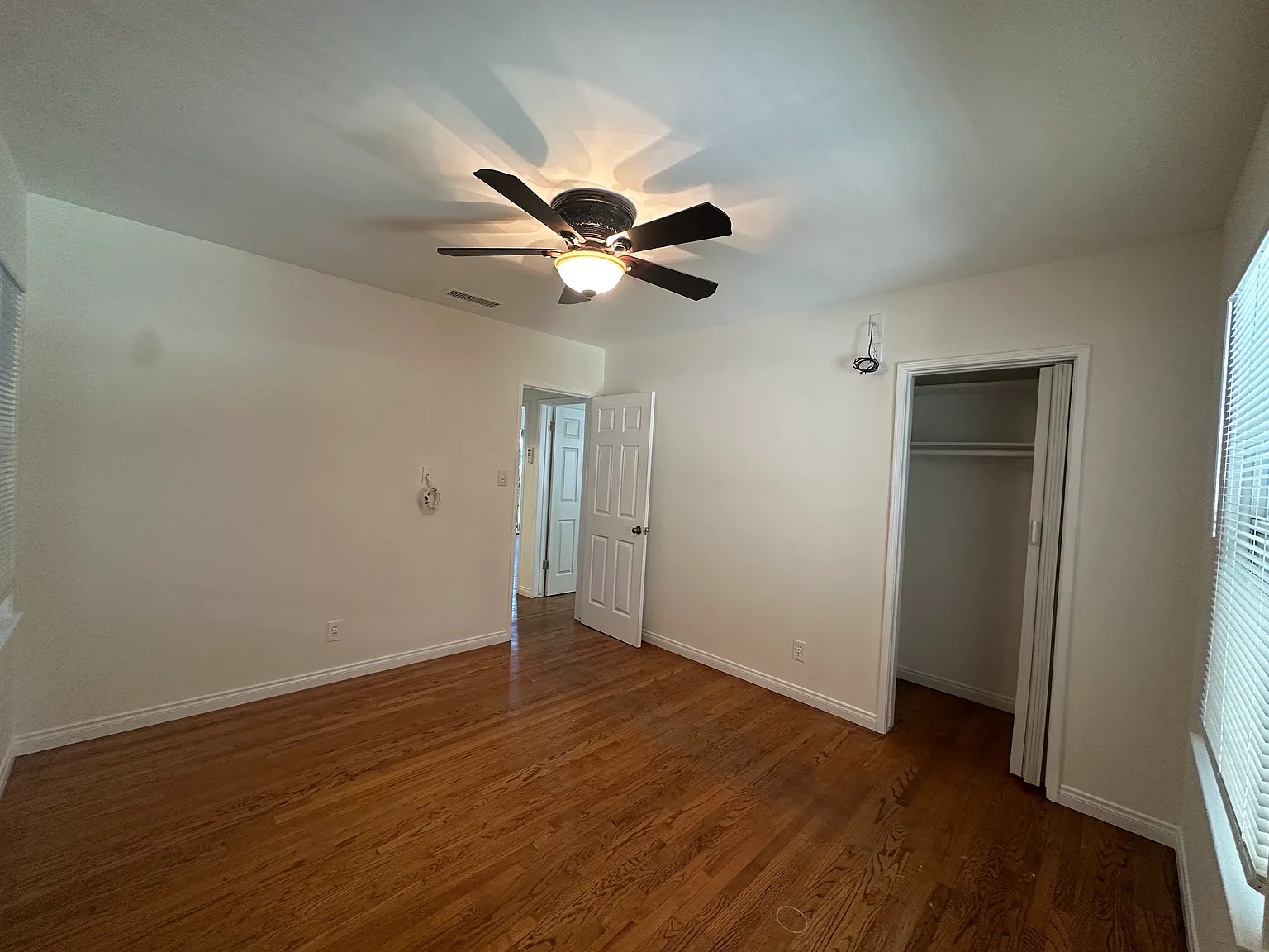 3 bed, 1062 sqft, $4,700 — Photo 2