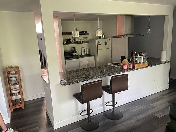 3rd image of 1337 Airport Dr APT G4