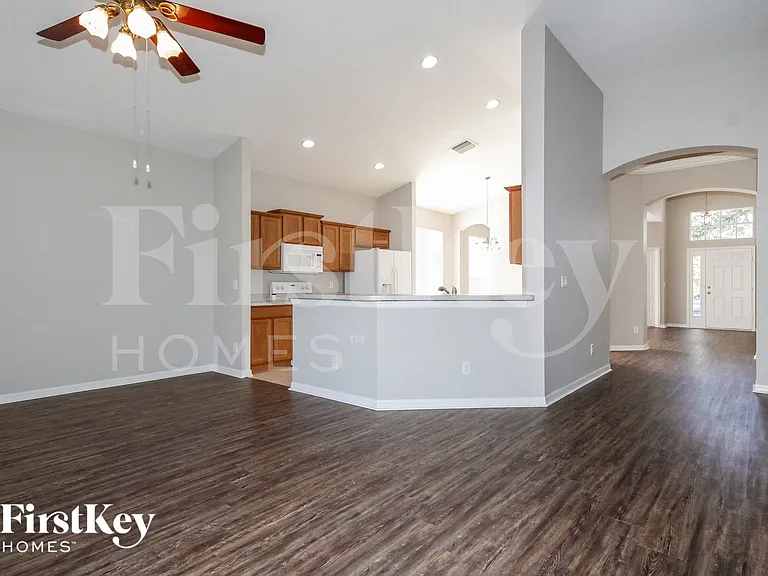 8719 Sandy Plains Dr — Photo 7