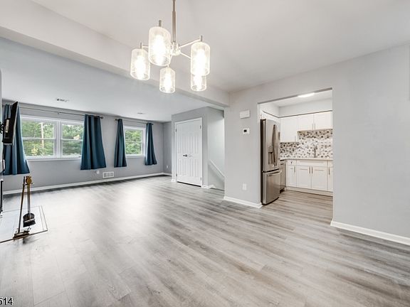 4th image of 40 Loantaka Way APT F