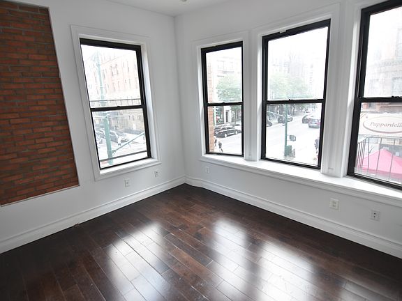 5th image of 101 W 75th St APT 2D