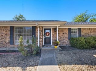 3702 Tanglewood Dr, Bryan, TX 77802