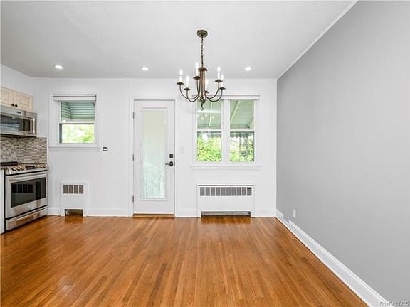 5th image of 29 Troy Ln Floor 1