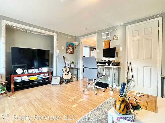 4th image of 932 S Grace Ct