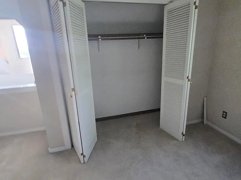 104 Hampton Ct — Photo 44