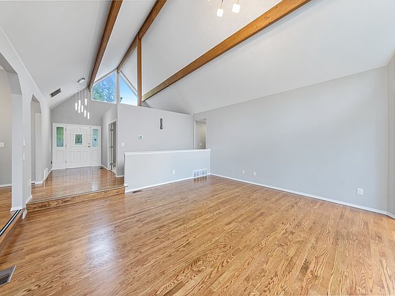 4th image of 10634 NE 46th St