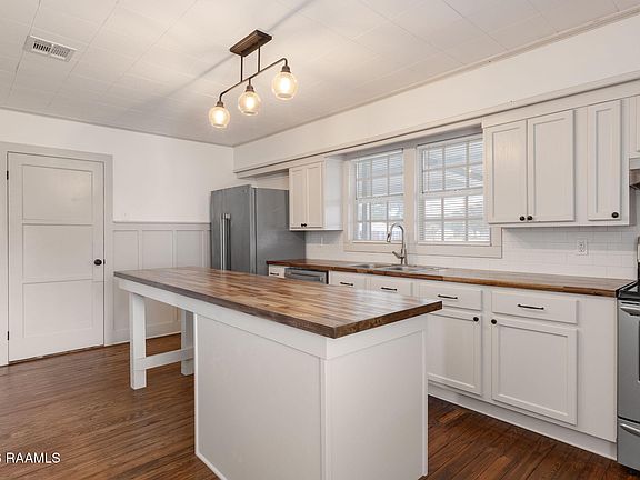 4th image of 1041 Helen St