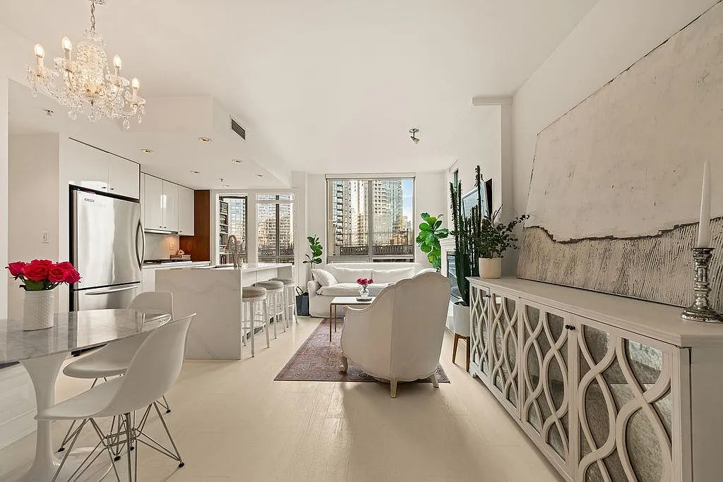 1005 Beach Ave #601 photo 1
