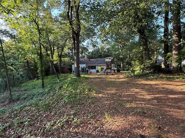 222 Sparrow Rd, Chesapeake, VA 23325