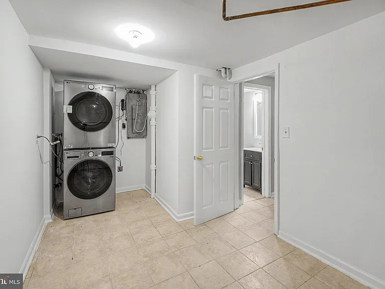 10708 Norman Ave — Photo 22