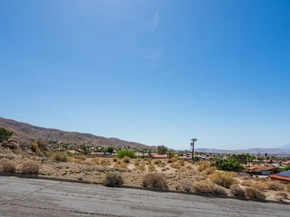 9288 Calle De Vecinos, Desert Hot Springs, CA 92240