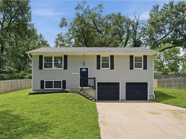 11951 E Scarritt Ave, Sugar Creek, MO 64054