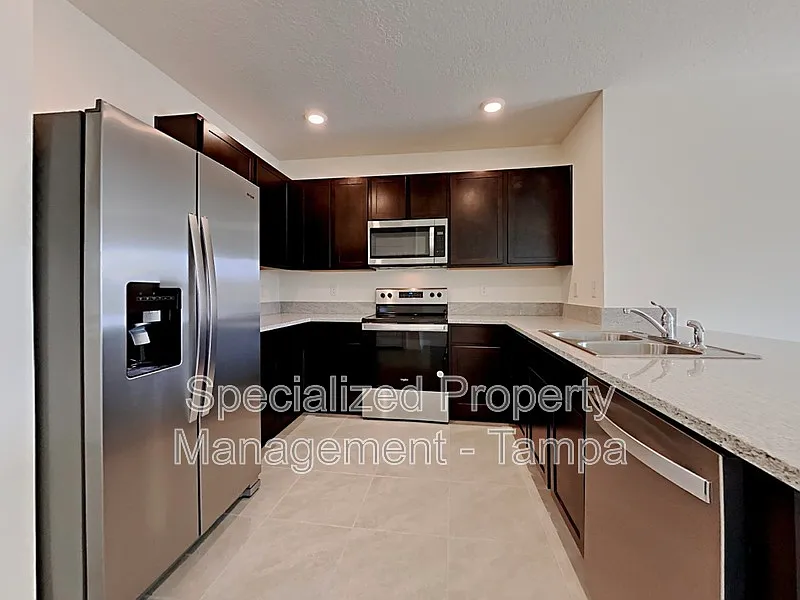 3 bed, 2.0 bath, 1531 sqft, $2,199 — Photo 3